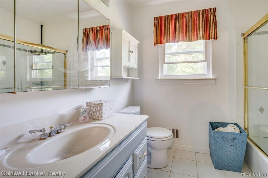 42455 Park Ridge Road Novi, MI 48375 - Photo 11 of 17