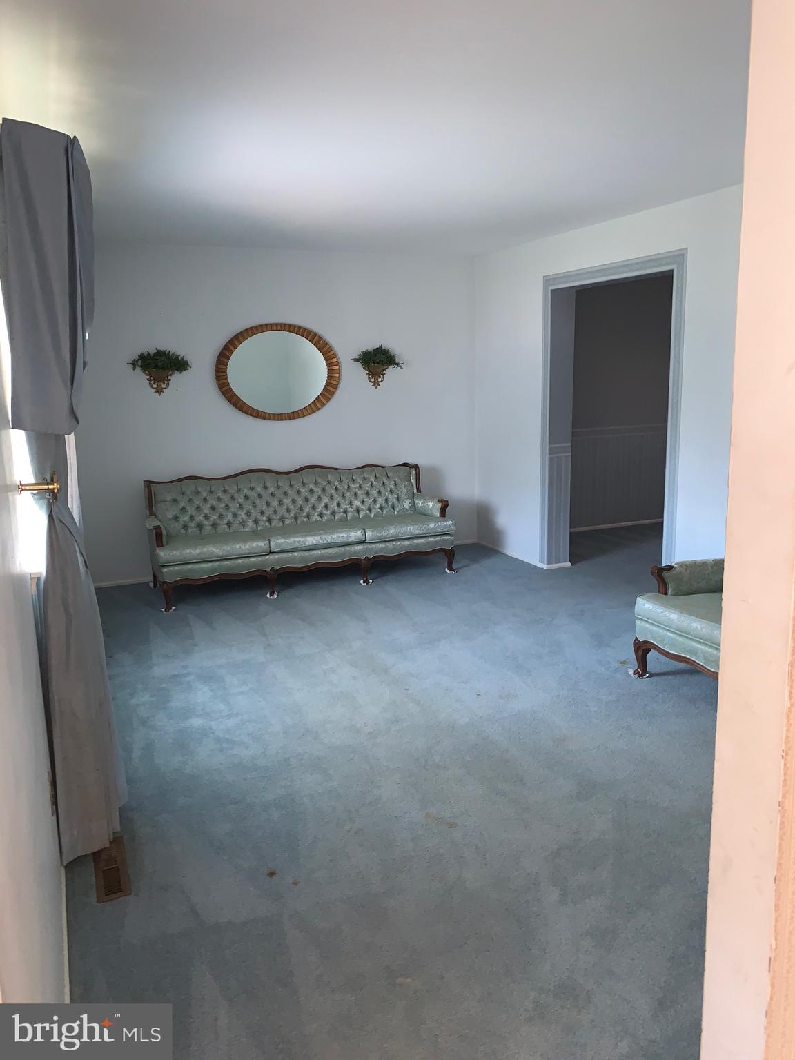 56 Valley Forge Road New Castle, DE 19720 - Photo 11 of 52 Living Room