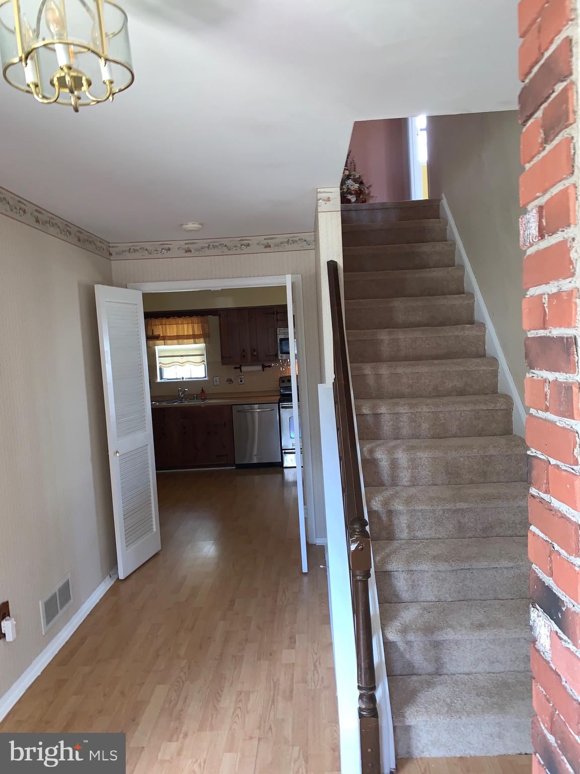 56 Valley Forge Road New Castle, DE 19720 - Photo 6 of 52 Foyer