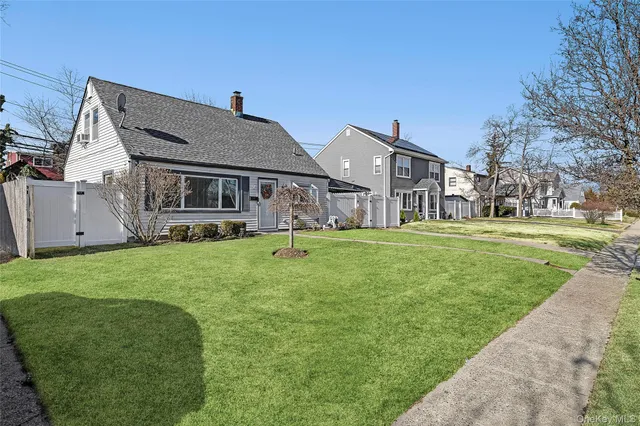 $4,500 | 22 Shelter Lane, Levittown, NY 11756