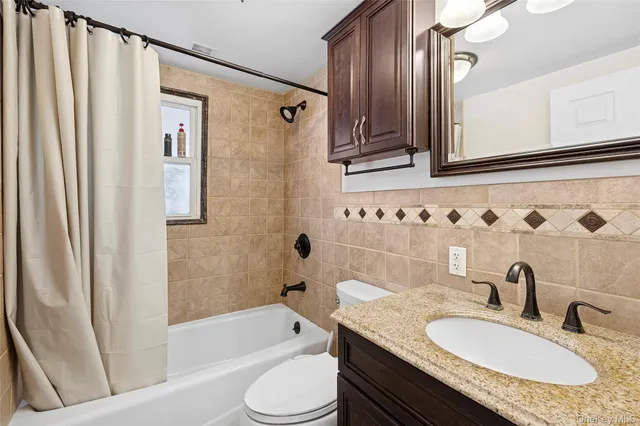 $4,500 | 22 Shelter Lane, Levittown, NY 11756