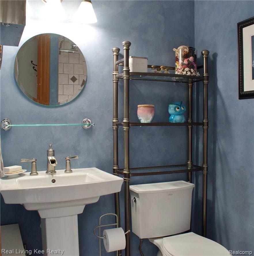 300 Old Perch Road Rochester, MI 48309 - Photo 14 of 40 Updated Master Bath