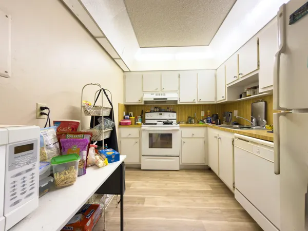 $1,700 | 919 Hillcrest Drive, Unit 511, Hollywood, FL 33021