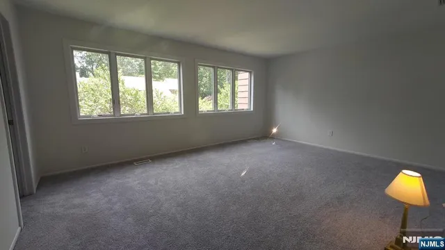 $699,000 | 5 South Bayard Lane, Mahwah, NJ 07430