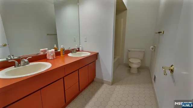 $699,000 | 5 South Bayard Lane, Mahwah, NJ 07430