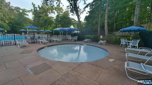 $699,000 | 5 South Bayard Lane, Mahwah, NJ 07430