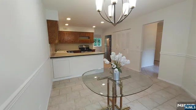 $699,000 | 5 South Bayard Lane, Mahwah, NJ 07430