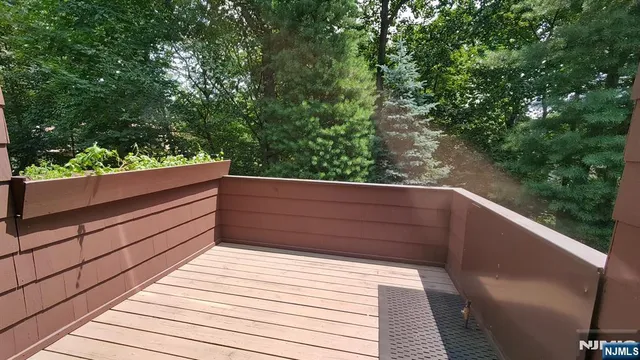 $699,000 | 5 South Bayard Lane, Mahwah, NJ 07430