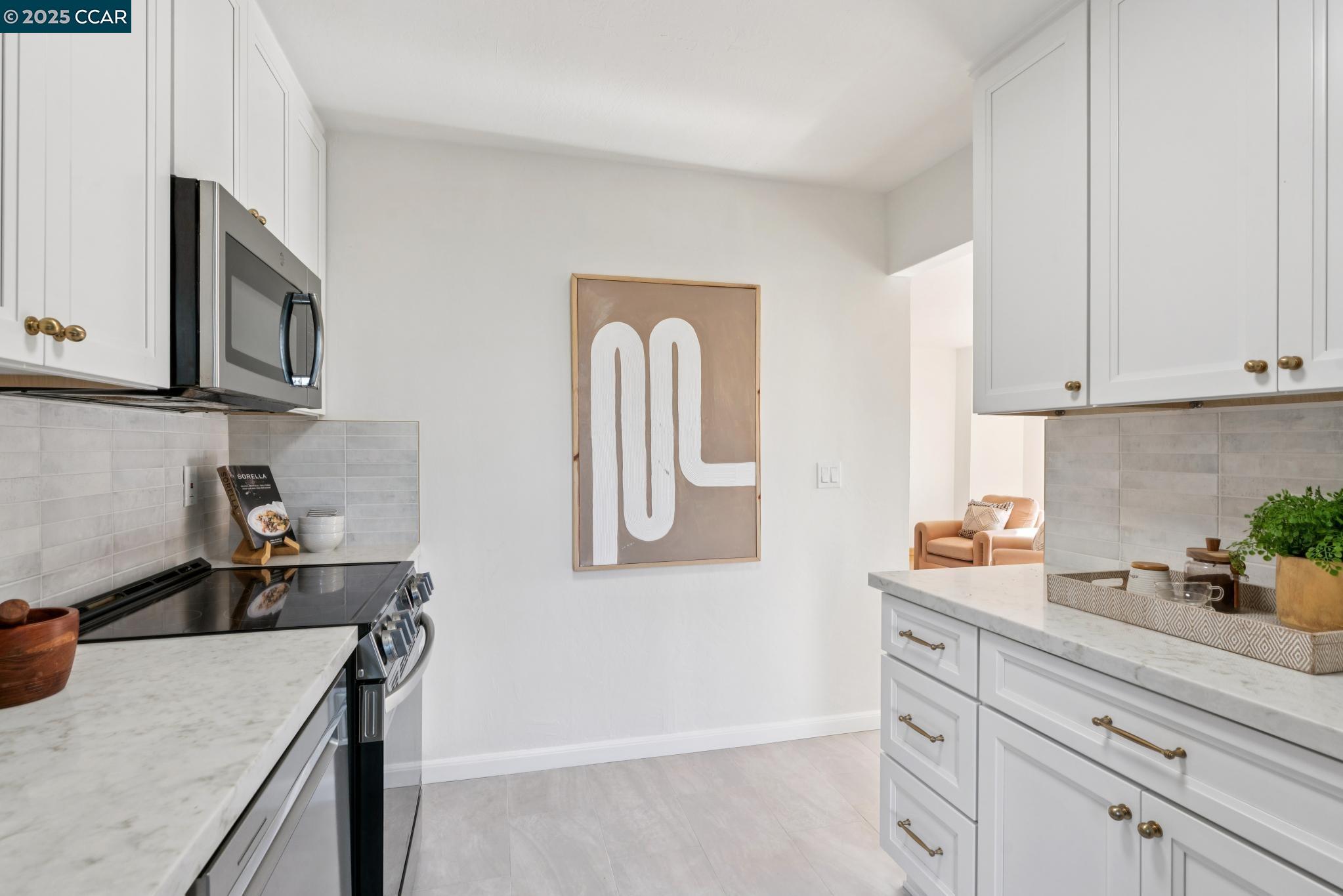 500 Vernon Street, Unit 102 Oakland, CA 94610 - Photo 14 of 43 a kitchen with a stove and cabinets