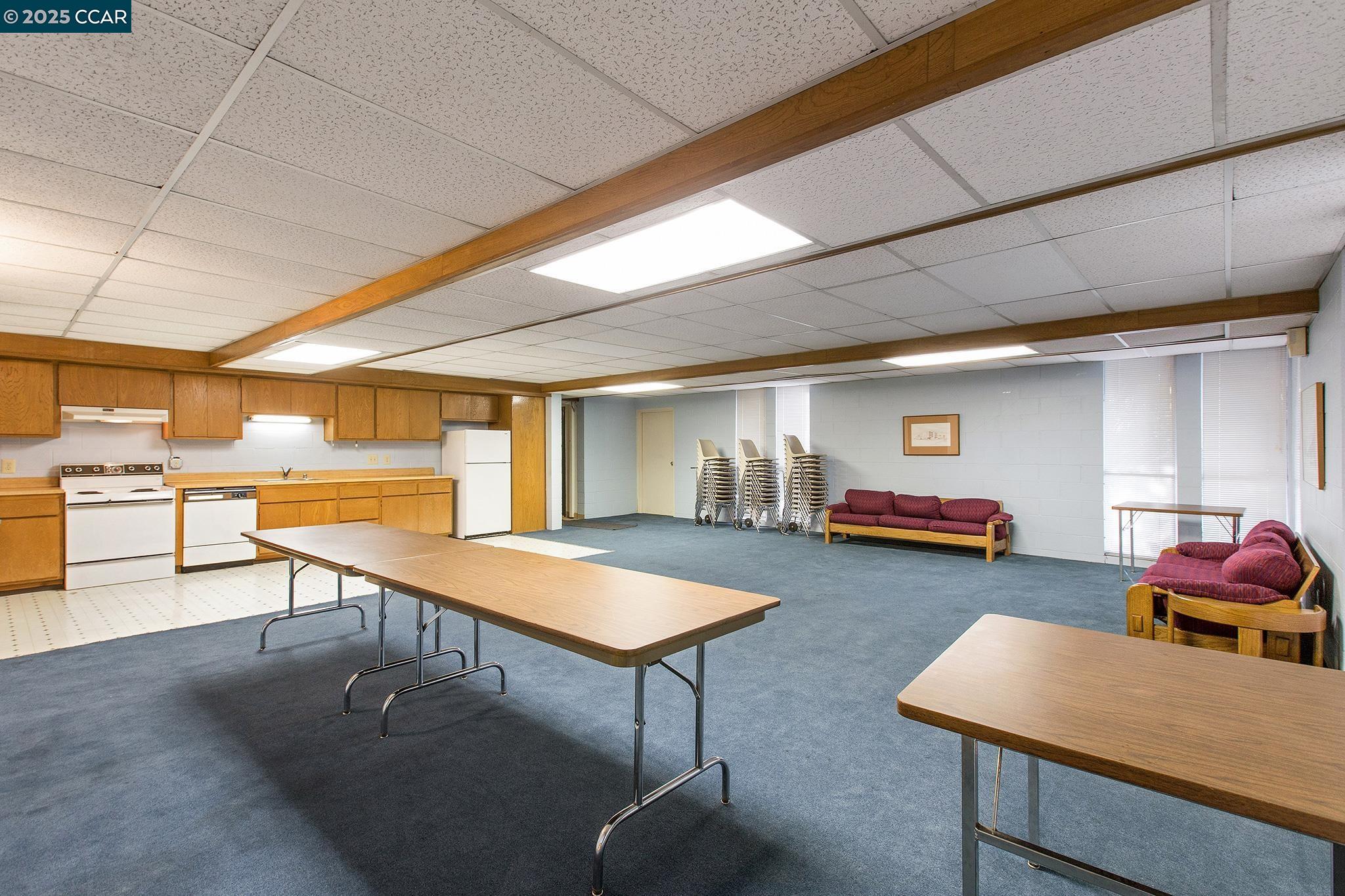 500 Vernon Street, Unit 102 Oakland, CA 94610 - Photo 39 of 43 a room with furniture and pool table