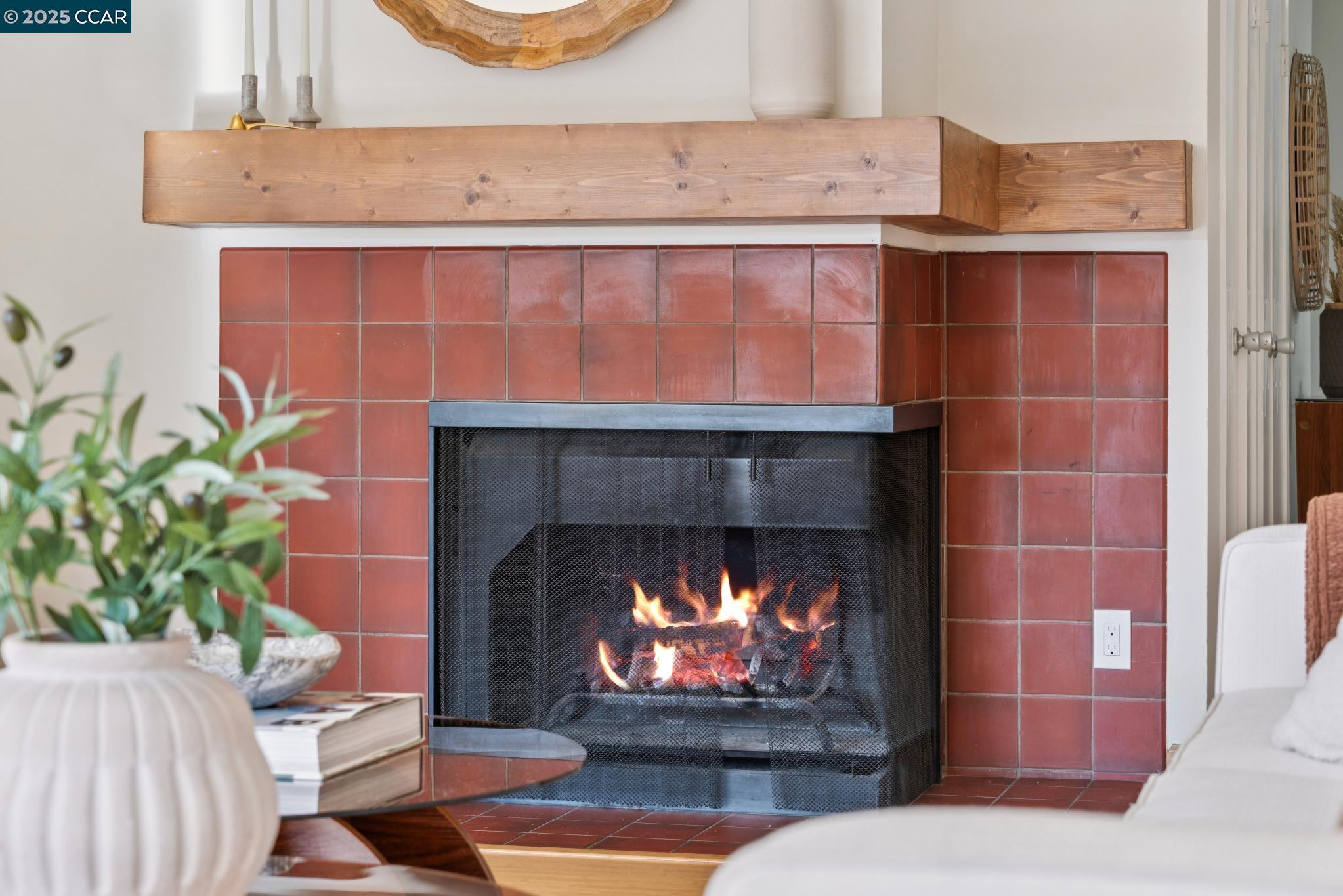 500 Vernon Street, Unit 102 Oakland, CA 94610 - Photo 4 of 43 a fireplace with a fireplace