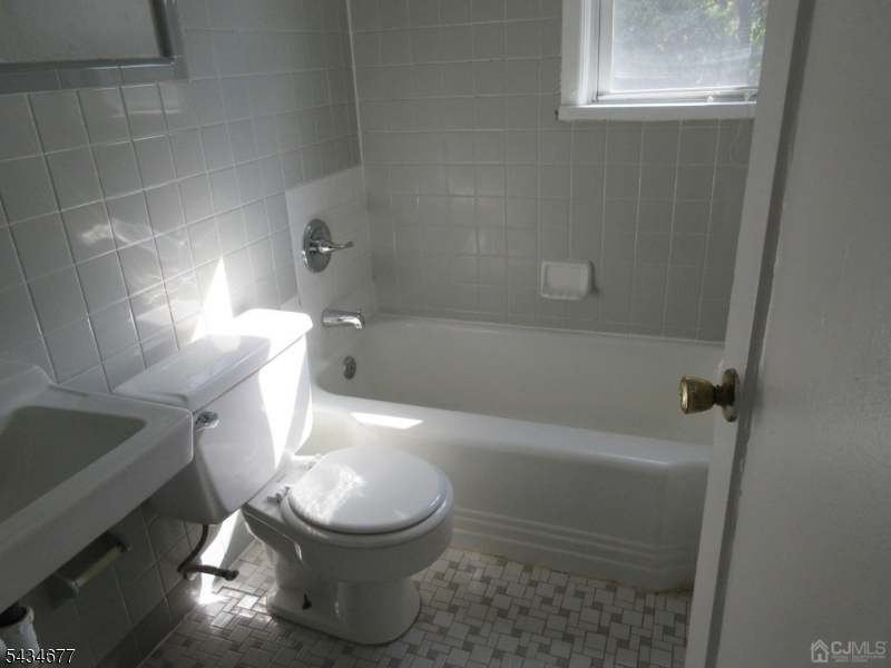 815 2nd Street, Unit 815B Dunellen, NJ 08812 - Photo 3 of 9