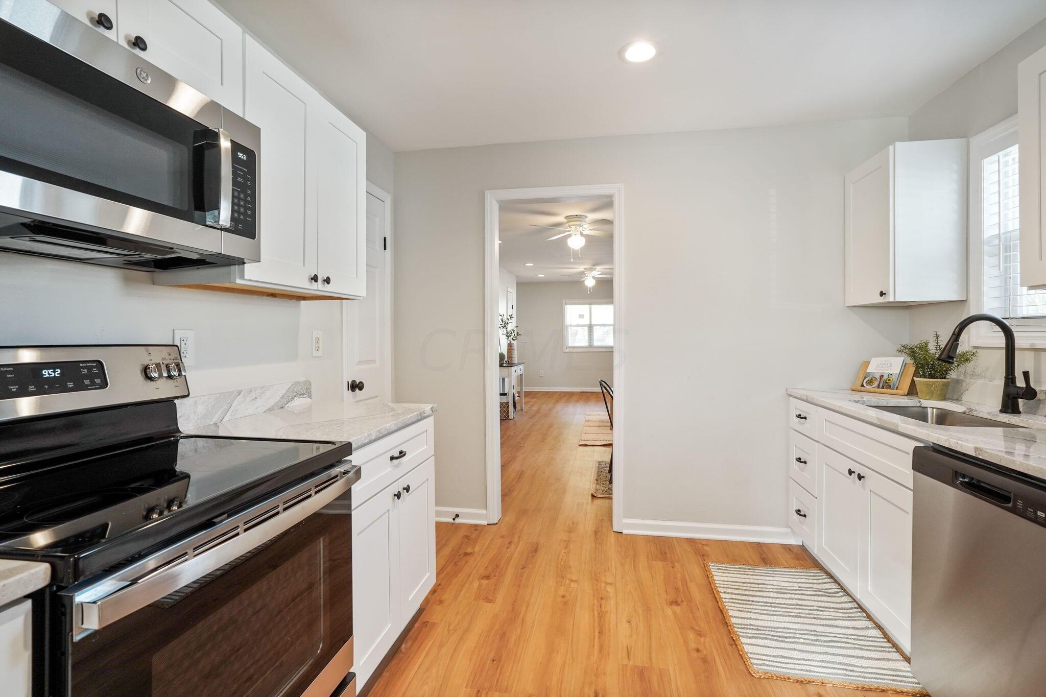 1382 Lockbourne Road Columbus, OH 43206 - Photo 14 of 37 Kitchen