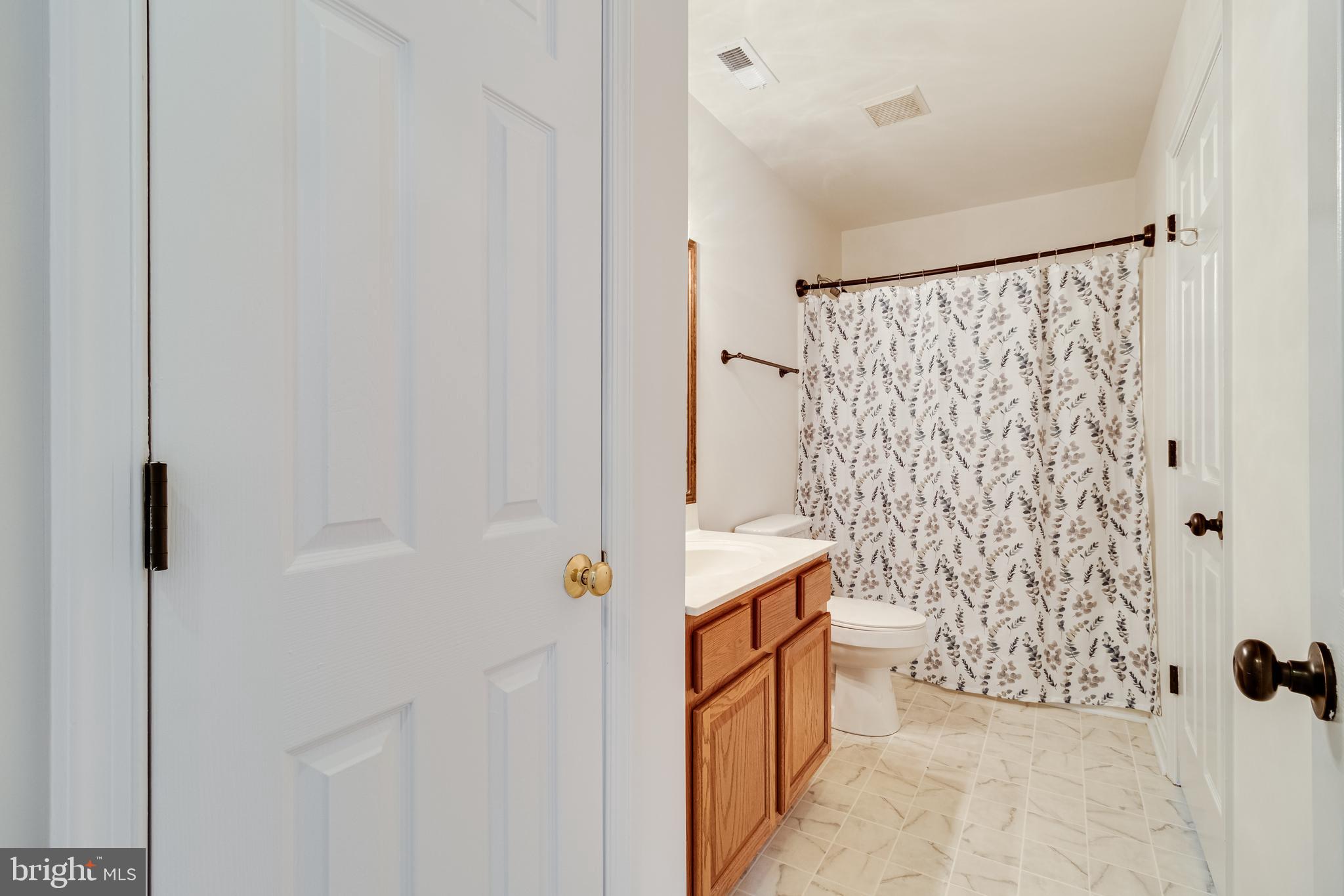 14479 Round Hill Road King George, VA 22485 - Photo 21 of 69 Jack and Jill Bathroom