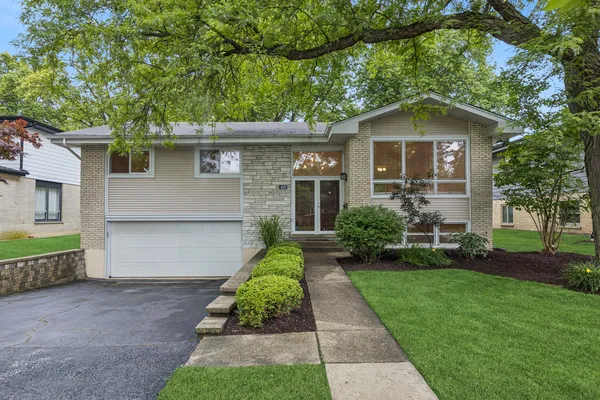$799,000 | 409 Brookside Drive, Wilmette, IL 60091
