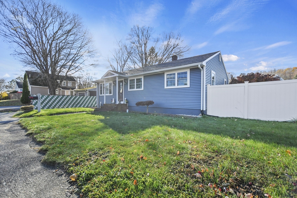 118 1/2 Market Street, Unit 118 1/2 Amesbury, MA 01913 - Photo 34 of 37 a front view of a house with garden