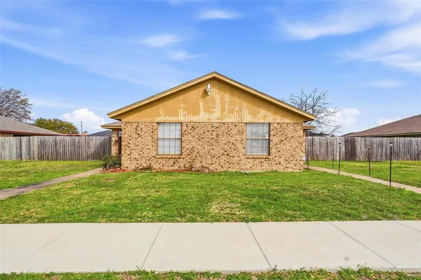 $350,000 | 1109 Mountain View Street, Glenn Heights, TX 75154