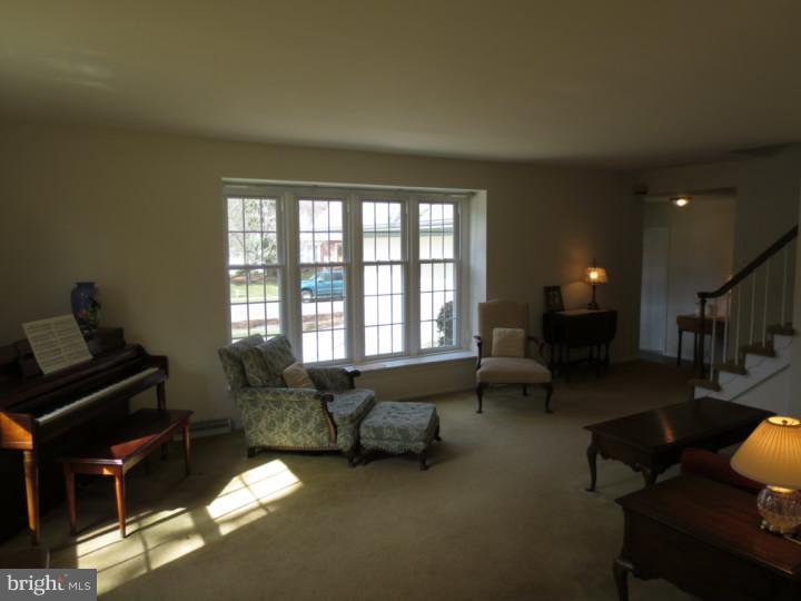 150 Antietam Road Delran, NJ 08075 - Photo 7 of 24 Living Room