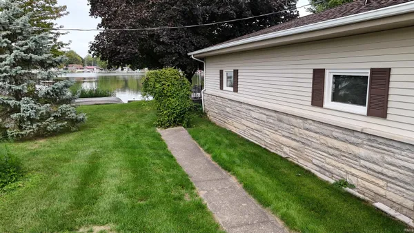 $324,900 | 706 West Neher Road, Silver Lake, IN 46982