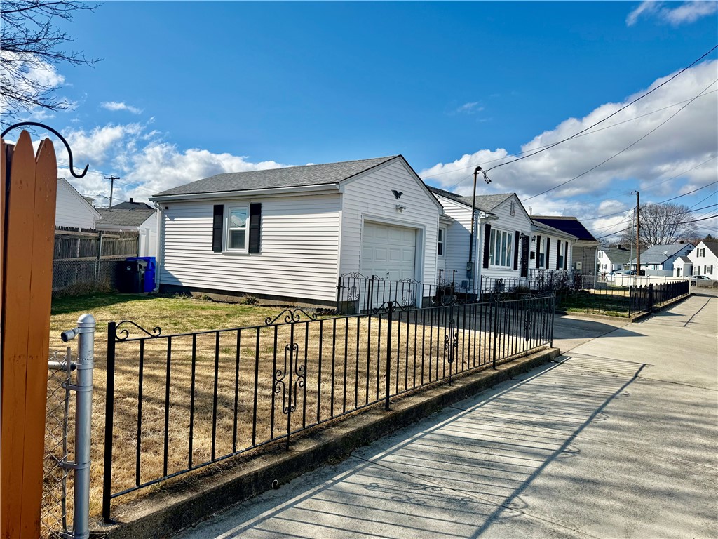 327 Rhode Island Avenue Pawtucket, RI 02860 - Photo 5 of 27