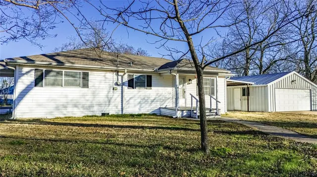 $199,999 | 104 Cole Street, Ladonia, TX 75449