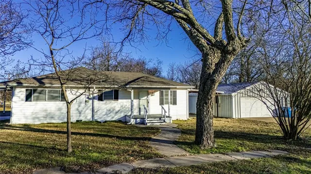 $199,999 | 104 Cole Street, Ladonia, TX 75449