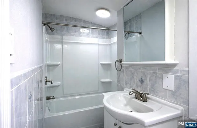 $2,600 | 19 Glen Street, Unit 2, Cliffside Park, NJ 07010