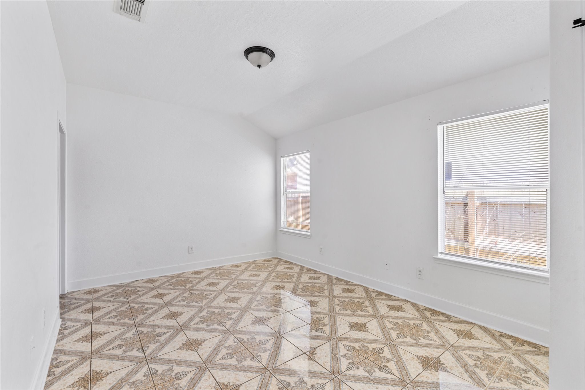 1410 Hade Falls Lane Houston, TX 77073 - Photo 20 of 25 an empty room with a window