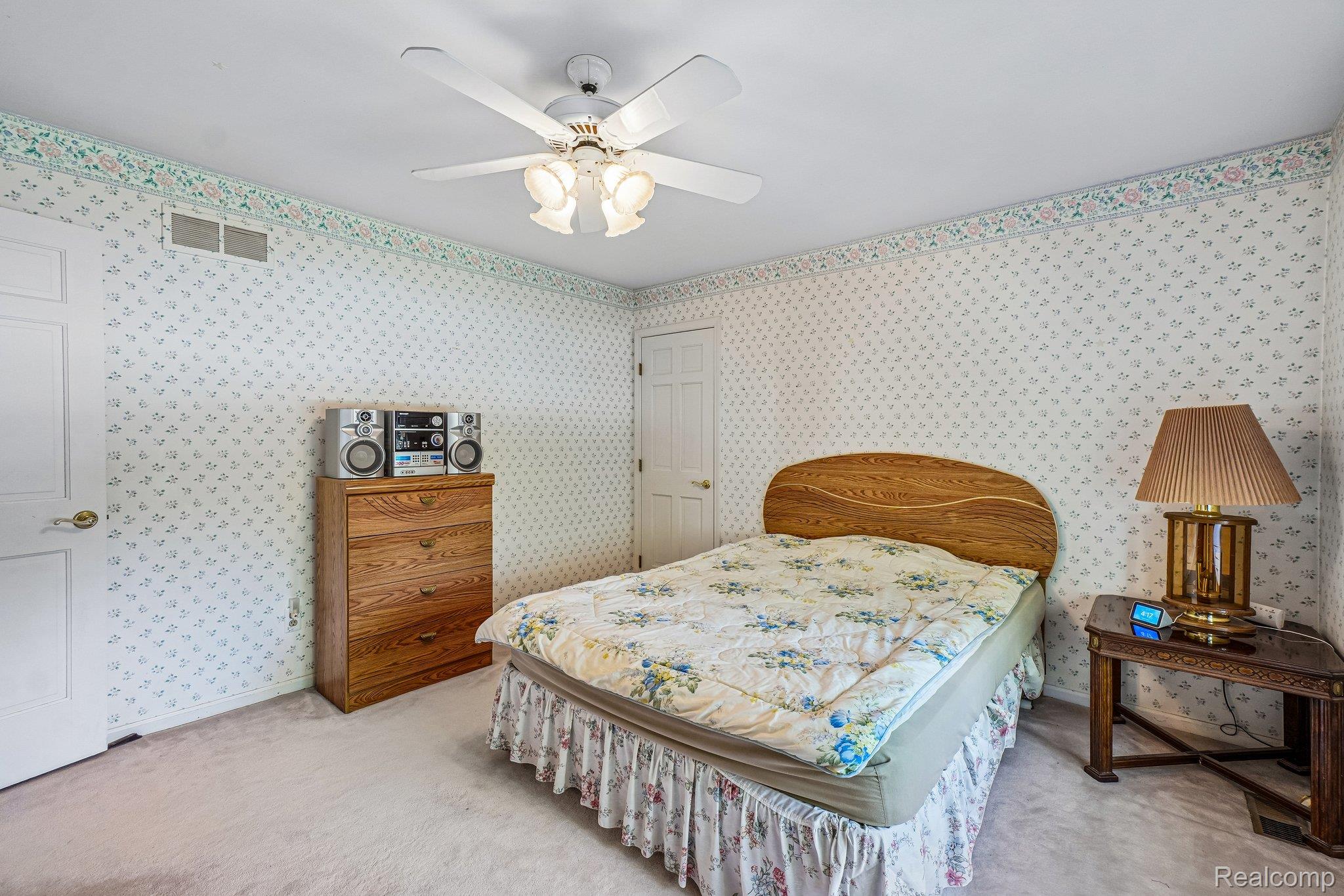 4523 Rivers Edge Drive Troy, MI 48098 - Photo 34 of 66 34-web-or-mls-Rivers Edge Dr-S0306-034.jpg