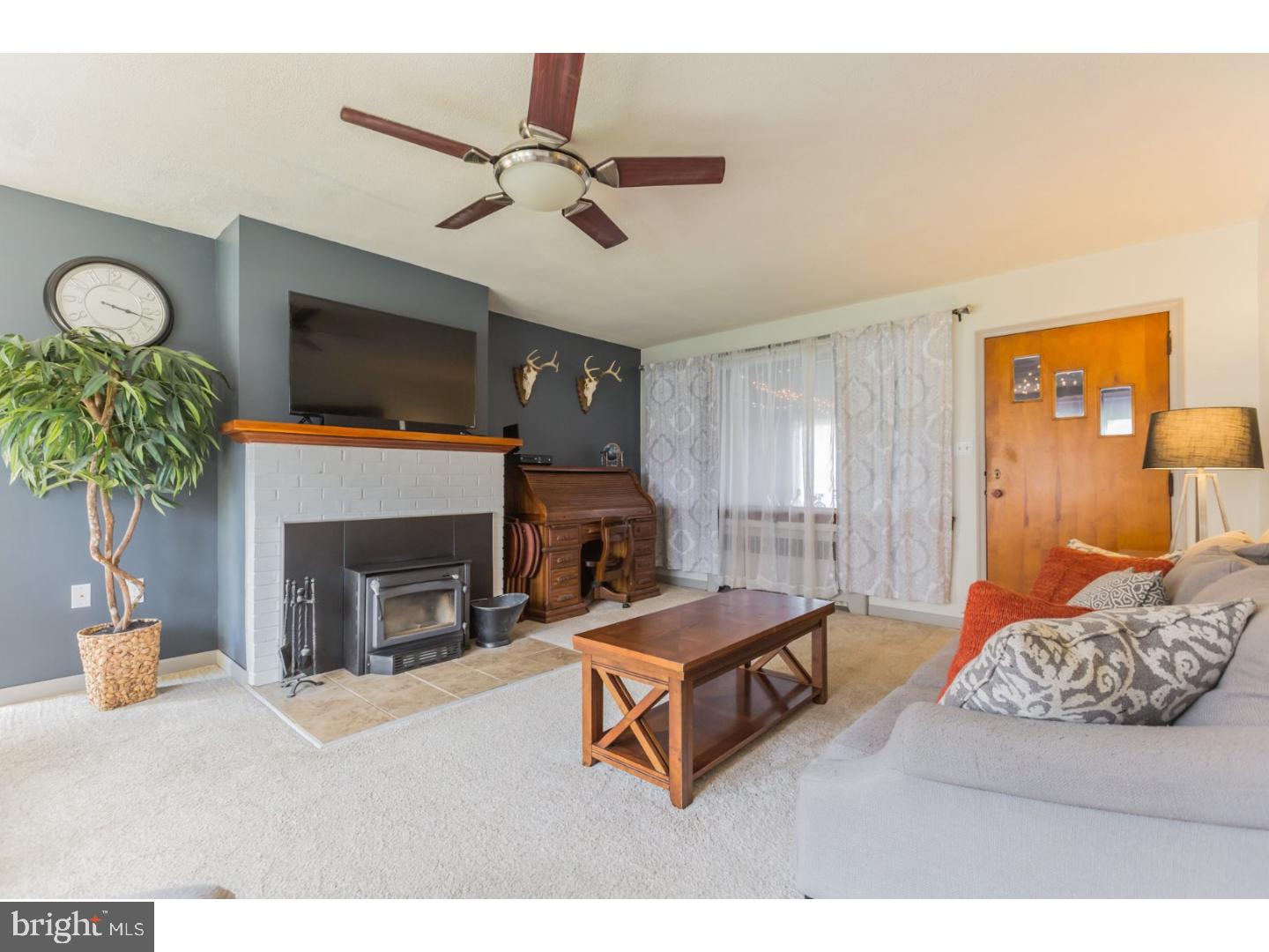 410 South New Middletown Road Media, PA 19063 - Photo 8 of 25 Great Room