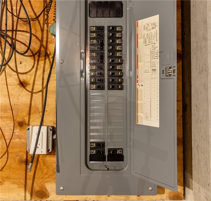 12 Beth Road Tiverton, RI 02878 - Photo 38 of 42 200 Amp Service