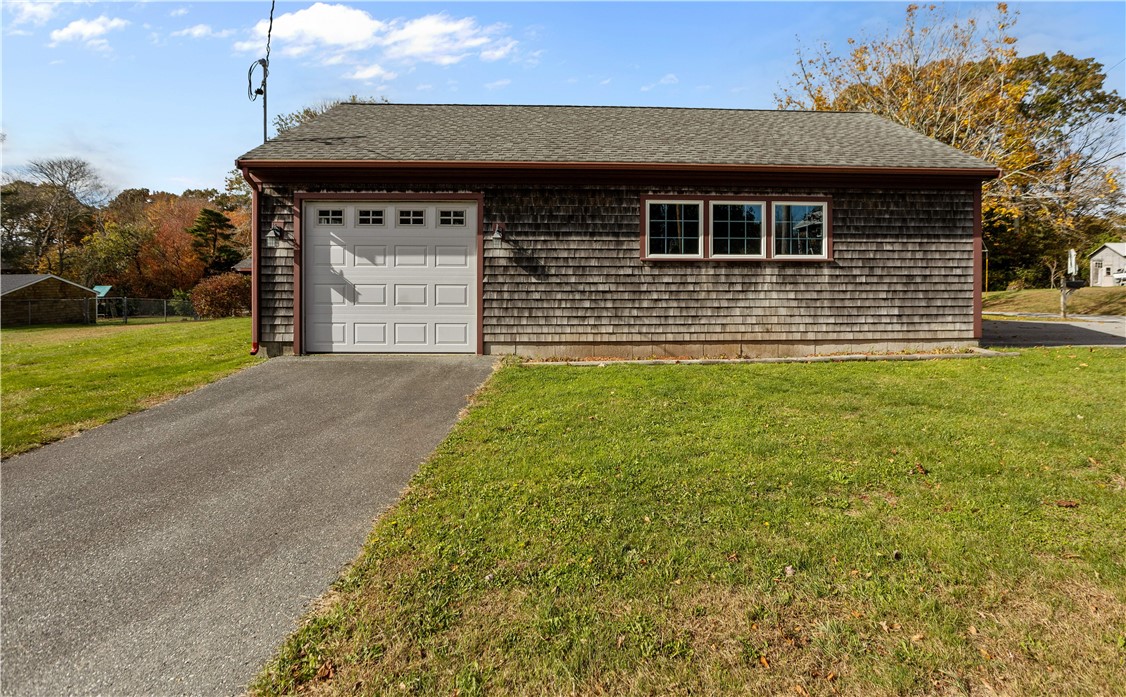 12 Beth Road Tiverton, RI 02878 - Photo 5 of 42 3 Garage Bay