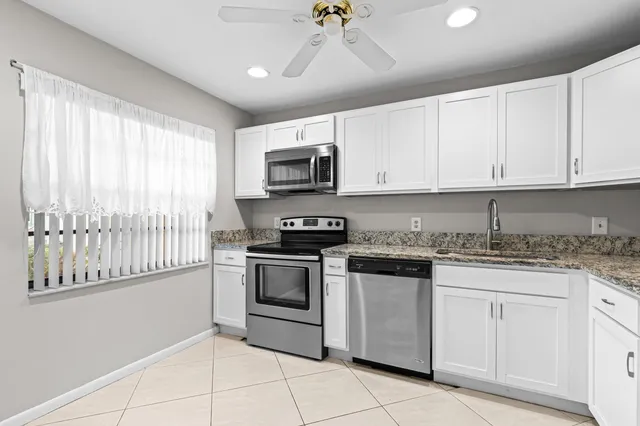 $2,200 | 9270 Vista Del Lago, Unit E27, Boca Raton, FL 33428