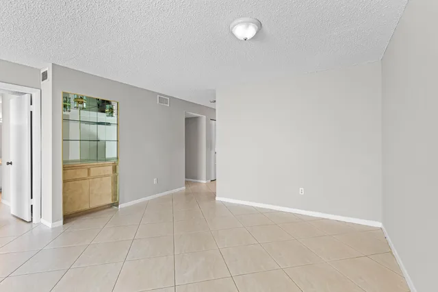 $2,200 | 9270 Vista Del Lago, Unit E27, Boca Raton, FL 33428