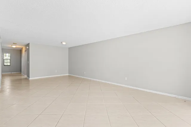 $2,200 | 9270 Vista Del Lago, Unit E27, Boca Raton, FL 33428