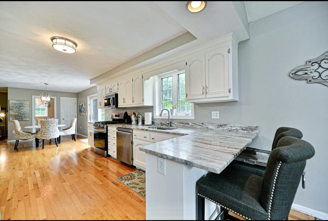 4 Marshall Road Hampstead, NH 03841 - Photo 2 of 37