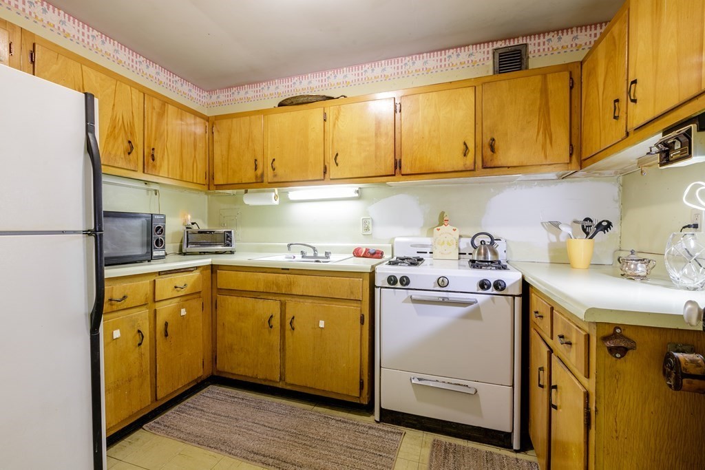 38 Juniper Street, Unit 112 Brookline, MA 02445 - Photo 7 of 13