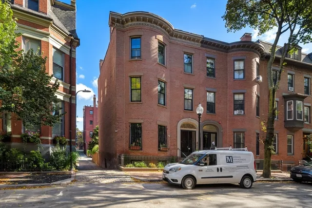 $1,395,000 | 221 West Springfield Street, Unit 3, Boston, MA 02118