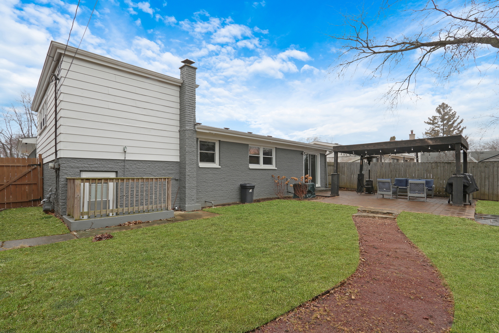 3517 Newcastle Road Waukegan, IL 60087 - Photo 3 of 25 Gallery Image 3