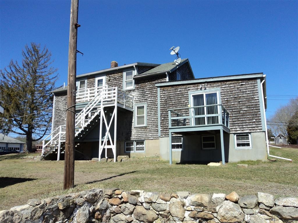 423 Old County Road Westport, MA 02790 - Photo 3 of 16 Gallery Image 3