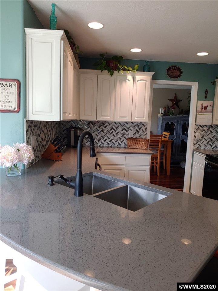 5045 Riley Court Southeast Salem, OR 97306 - Photo 5 of 10 Gallery Image 5