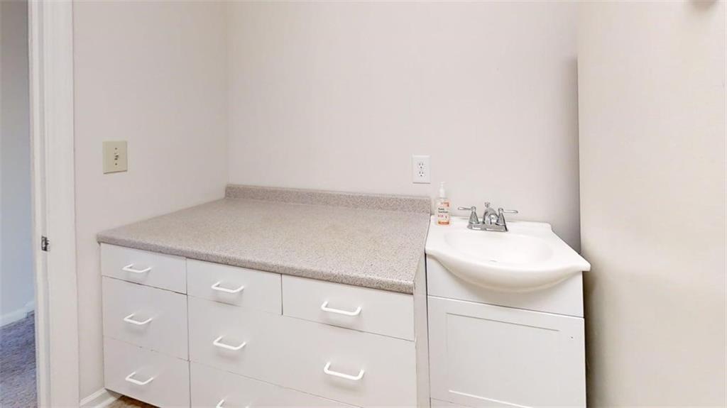 300 Johnson Ferry Road, Unit A1013 Atlanta, GA 30328 - Photo 12 of 18 a utility room with dryer and washer
