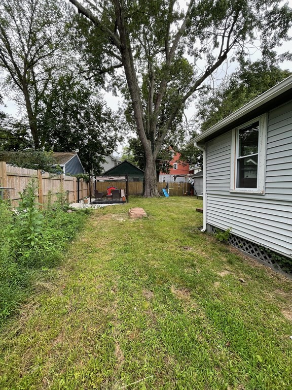 202 Dunmoreland Street Springfield, MA 01109 - Photo 33 of 34 Gallery Image 33
