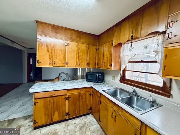 $215,000 | 43 Sycamore Drive, Toccoa, GA 30577