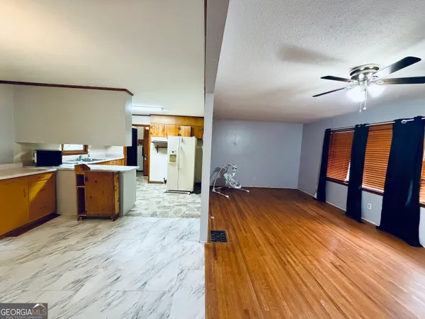 $215,000 | 43 Sycamore Drive, Toccoa, GA 30577