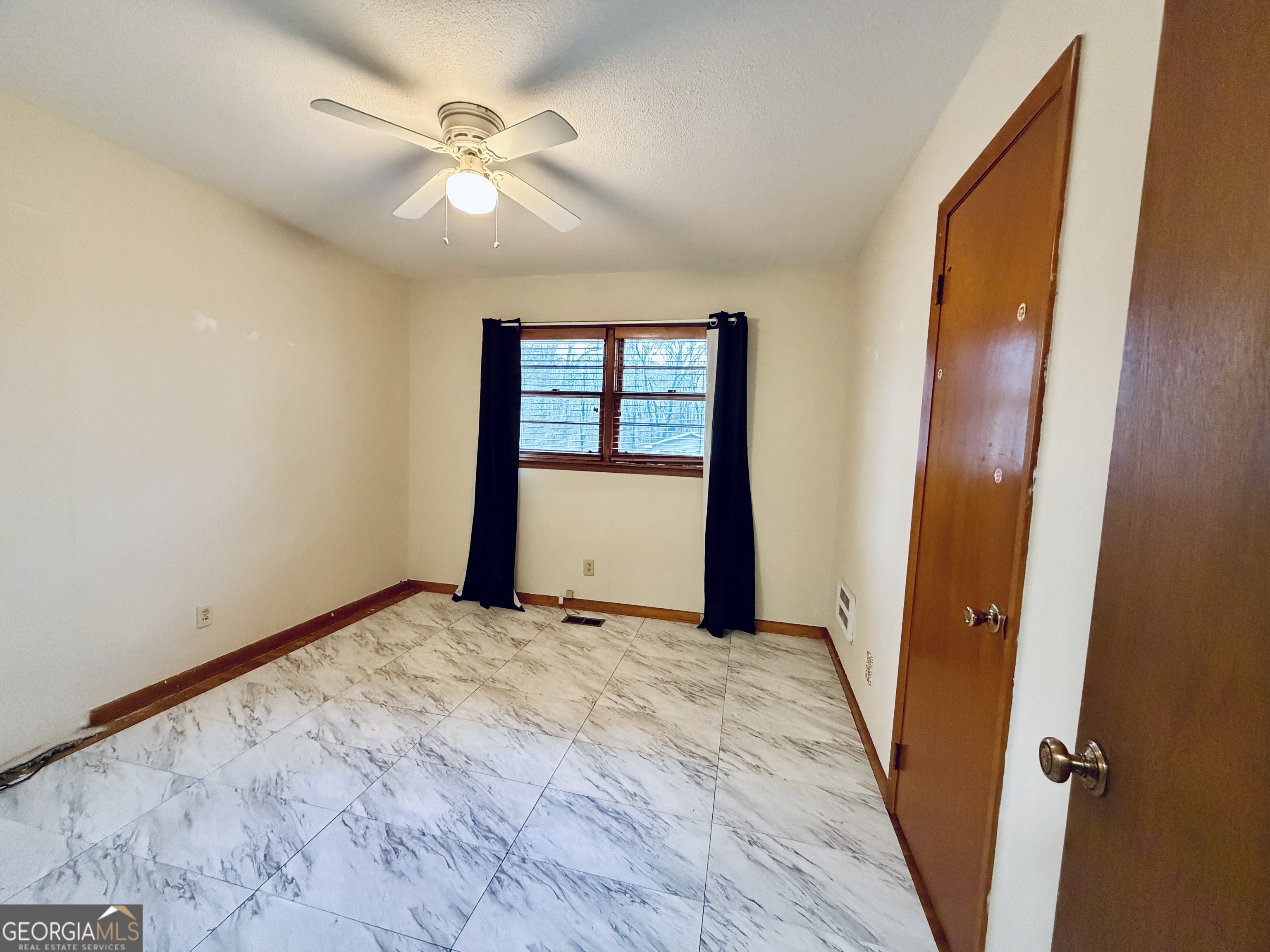 43 Sycamore Drive Toccoa, GA 30577 - Photo 10 of 22 a view of an empty room with a window