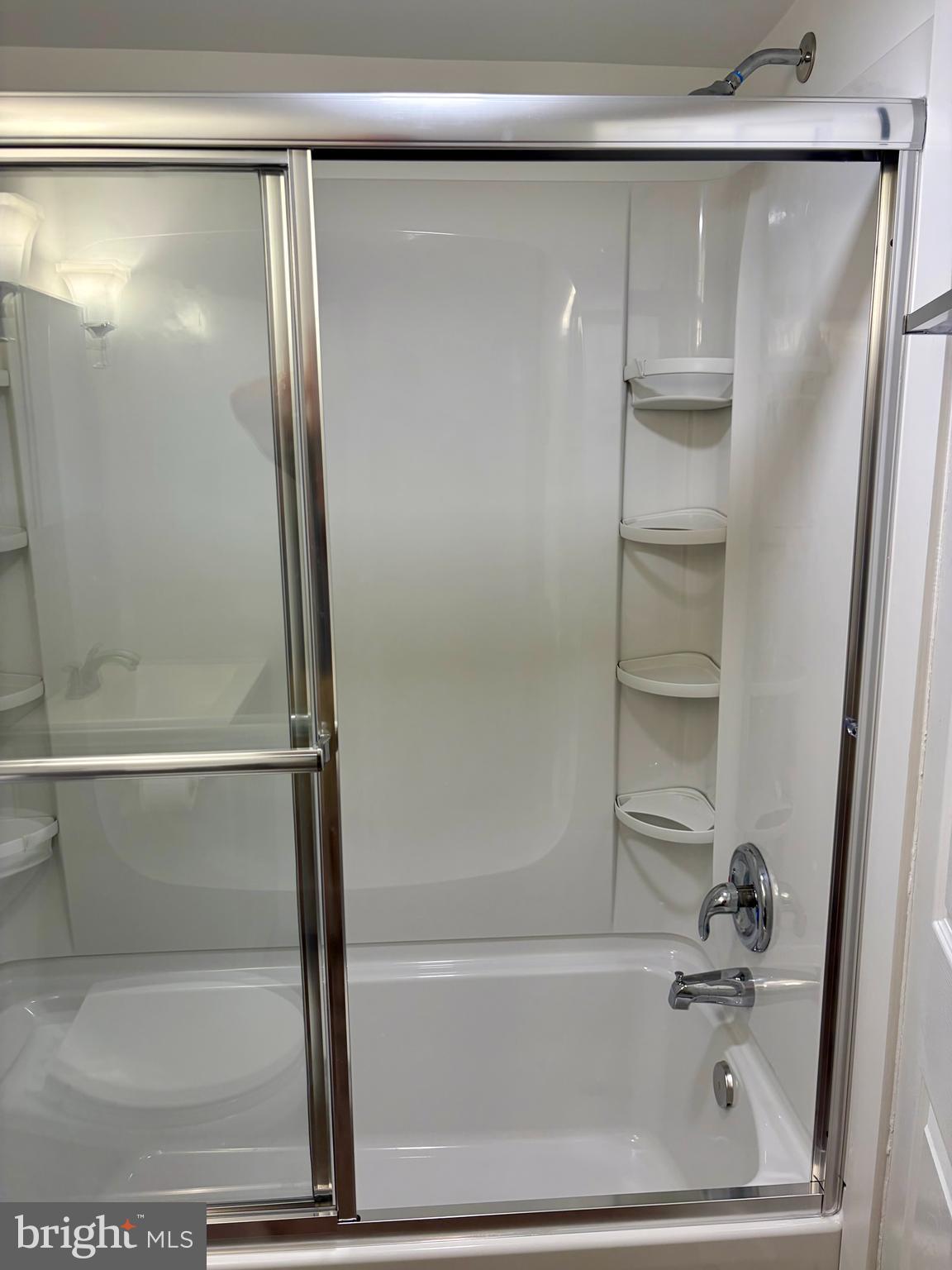 207 Walnut Hill Road, Unit B14 West Chester, PA 19382 - Photo 9 of 21 Tub/Shower