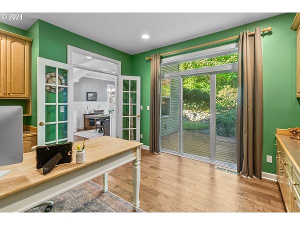 264 Southeast 41st Court Gresham, OR 97080 - Photo 11 of 37 a room with furniture and a window