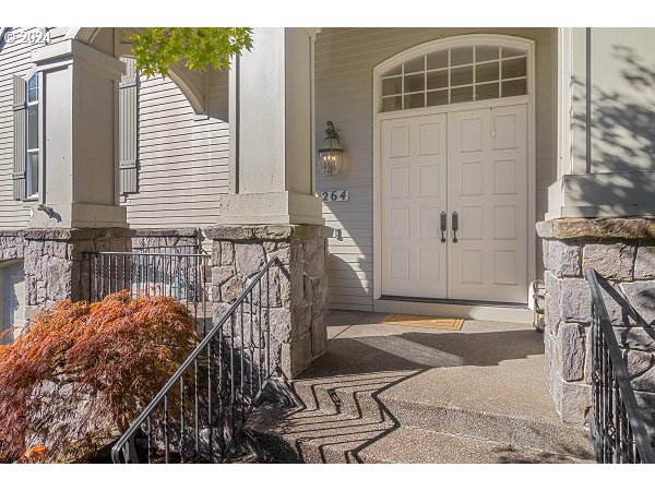 264 Southeast 41st Court Gresham, OR 97080 - Photo 3 of 37 a view of entryway with a outdoor space