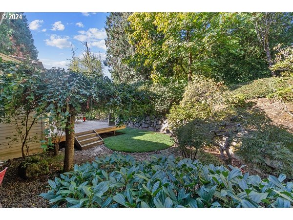 264 Southeast 41st Court Gresham, OR 97080 - Photo 35 of 37 a view of a garden